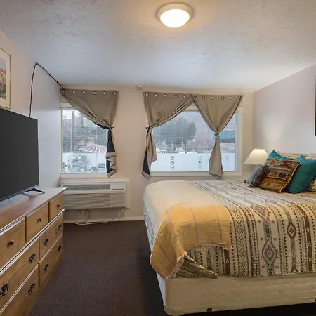 Apache Motel-3